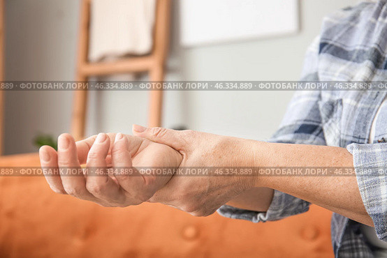 Senior woman suffering from Parkinson syndrome at home, closeup. Стоковое фото, фотограф Pixel_shot / Фотобанк Лори