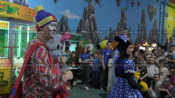 Serbia, Belgrade - June 20, 2023: Children's show with clowns and animators. Редакционная иллюстрация, иллюстратор David Kashakhi / Фотобанк Лори