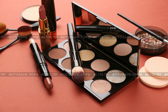 Set of cosmetics for contouring makeup on color background. Стоковое фото, фотограф Pixel_shot / Фотобанк Лори