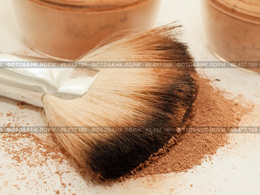 set of face powder with brush. close up. Стоковое фото, агентство Ingram Publishing / Фотобанк Лори