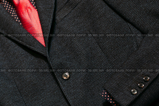 Set of fashionable man’s accessories on darkly brown wooden background. Стоковое фото, агентство Ingram Publishing / Фотобанк Лори