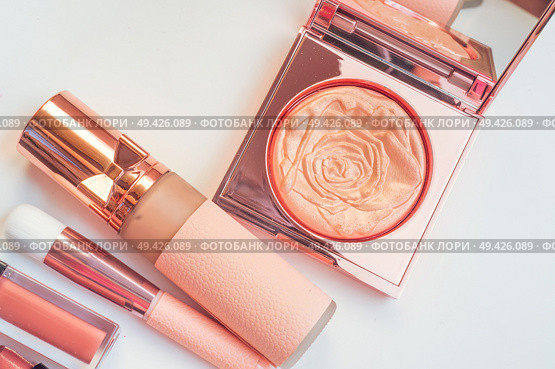 Set of luxury beautiful cosmetics for fashion make up  on white  background. Стоковое фото, агентство Ingram Publishing / Фотобанк Лори