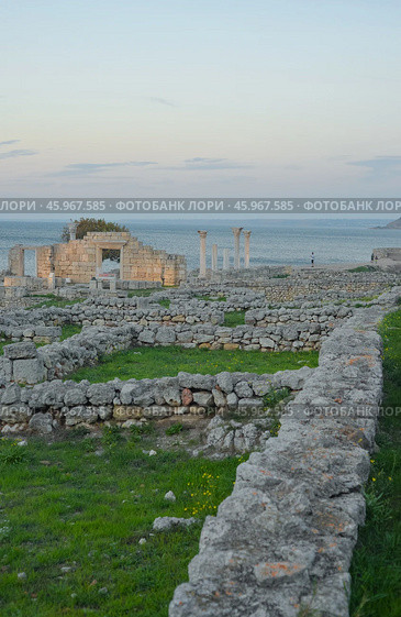 Sevastopol, Russia - October 13, 2024: Ruins of the ancient city of Tauris Chersonesus. Cremea. Редакционное фото, фотограф Екатерина Золина / Фотобанк Лори