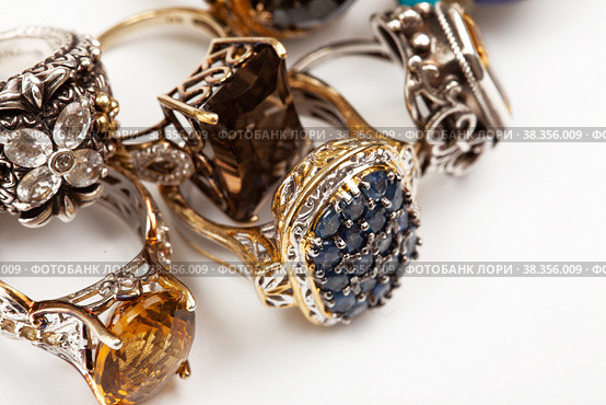 Several rings with precious and semi-precious stones (2022 год). Редакционное фото, фотограф Astroid / Фотобанк Лори
