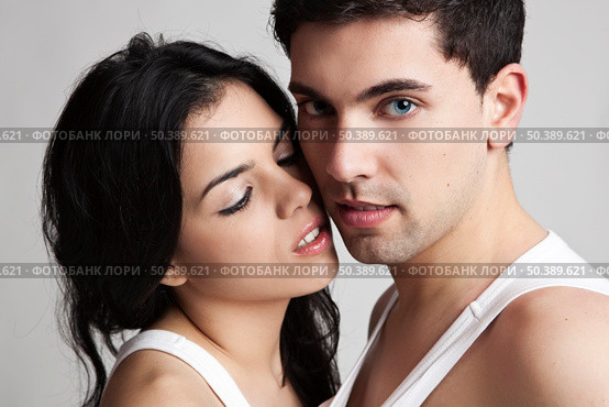 Sexy young couple isolated on a gray background. Стоковое фото, агентство Ingram Publishing / Фотобанк Лори