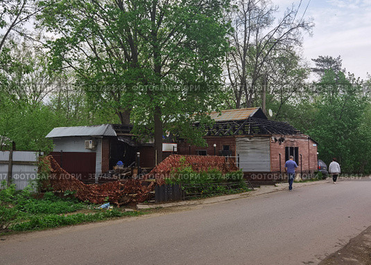 Сгоревшее кафе "Катарин" в городе Королеве (2020 год). Редакционное фото, фотограф Максим Гулячик / Фотобанк Лори