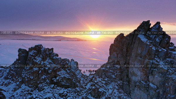 Shaman rock in frozen lake Baikal. Стоковое фото, фотограф Михаил Коханчиков / Фотобанк Лори