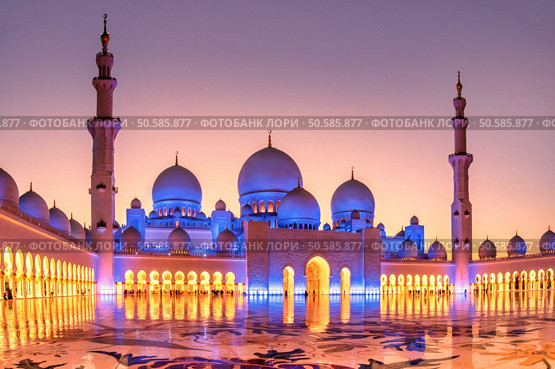 Sheikh Zayed Grand Mosque at dusk in Abu Dhabi, UAE. Стоковое фото, агентство Ingram Publishing / Фотобанк Лори