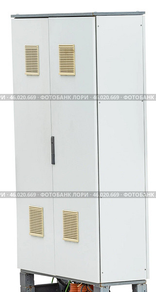 Шкаф для электрооборудования на белом фоне. Outdoor cabinet for electrical equipment on white background. Стоковое фото, фотограф Татьяна Д / Фотобанк Лори