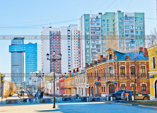 Школьная улица. Ранняя весна. Солнечно. Москва. Россия. Редакционное фото, фотограф E. O. / Фотобанк Лори