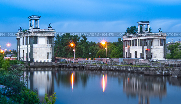 Шлюз № 8 на канале им. Москвы вечером (2009 год). Стоковое фото, фотограф Давид Мзареулян / Фотобанк Лори