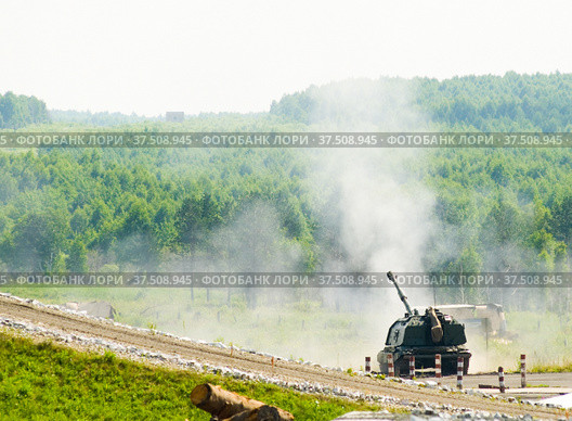 Shooting of 152 mm howitzer 2S19 Msta-S. Russia (2008 год). Редакционное фото, фотограф Сергей Буторин / Фотобанк Лори