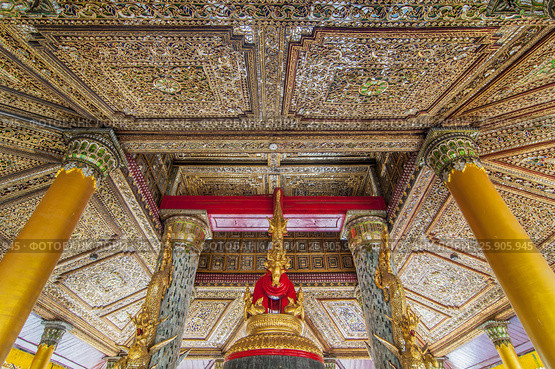 Shwedagon Paya is the most sacred golden buddhist pagoda in Yangon, Myanmar. Стоковое фото, агентство BE&W Photo / Фотобанк Лори