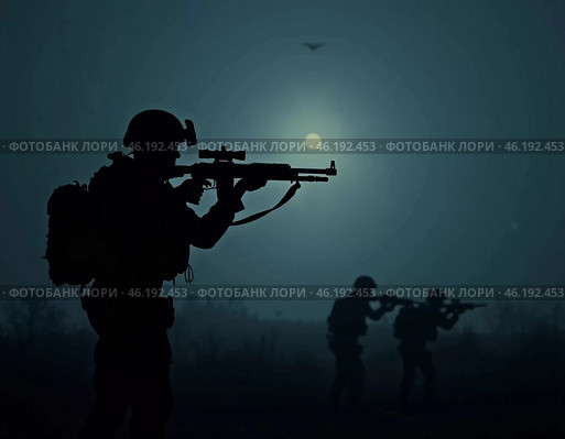 Silhouettes of military soldiers maneuver through thick fog, preparing for an active confrontation. Atmosphere is tense as the sun begins to rise. The military goes on the night attack. Generative AI. Стоковое AI-изображение, AI-художник Юлия Петровская / Фотобанк Лори