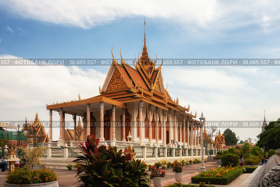 Silver pagoda in Phnom Penh (2013 год). Стоковое фото, фотограф Юлия Бабкина / Фотобанк Лори