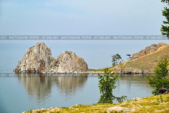 Скала Шаманка. Хужирский залив летним днем. Озеро Байкал. Стоковое фото, фотограф Александр Тараканов / Фотобанк Лори