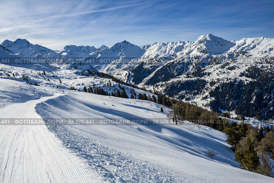 Ski route in the Swiss Alps. Стоковое фото, фотограф Юлия Бабкина / Фотобанк Лори