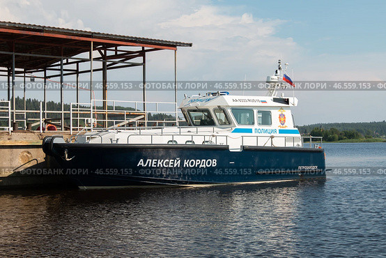 Скоростной катер водной полиции "Алексей Кордов" пришвартован к причалу. Республика Карелия, Сортавала, Ладожское озеро (2022 год). Редакционное фото, фотограф Сергей Крамарев / Фотобанк Лори