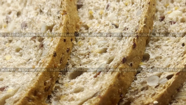 Sliced pieces of rye bread with sunflower seeds rotate in close-up. The concept of healthy eating. Стоковое видео, видеограф Ярославский Максим / Фотобанк Лори