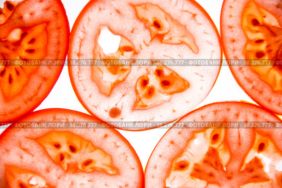 Slices of sliced tomatoes and cucumbers, taken to the light. Стоковое фото, фотограф Ярославский Максим / Фотобанк Лори