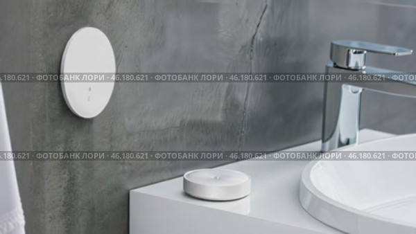 Smart bathroom integration with digital assistant in modern minimalist design. Стоковое видео, видеограф Zakharova Natasha / Фотобанк Лори