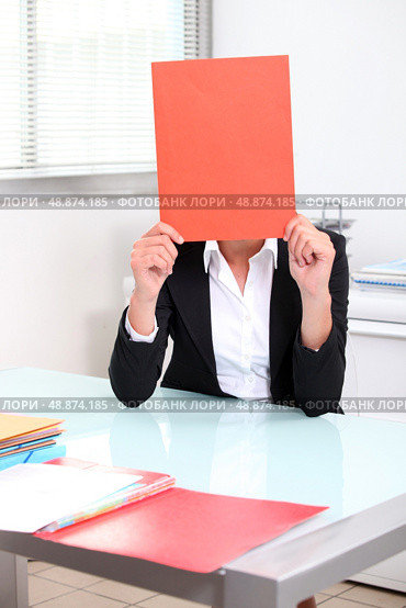Smart woman hiding behind folder. Стоковое фото, агентство Ingram Publishing / Фотобанк Лори