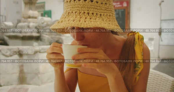 Smiling woman enjoying cappuccino at street cafe in Atrani town center. Стоковое видео, видеограф Ольга Сухарева / Фотобанк Лори