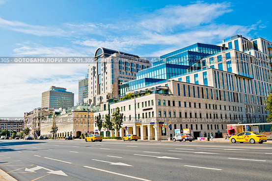 Смоленский пассаж. Летнее утро. Смоленская площадь. Москва. Россия (2024 год). Редакционное фото, фотограф E. O. / Фотобанк Лори
