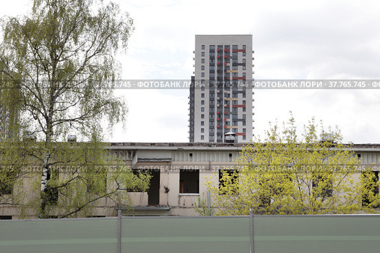 Снос пятиэтажек вдоль Щёлковского шоссе в Москве (2022 год). Редакционное фото, фотограф Дмитрий Неумоин / Фотобанк Лори