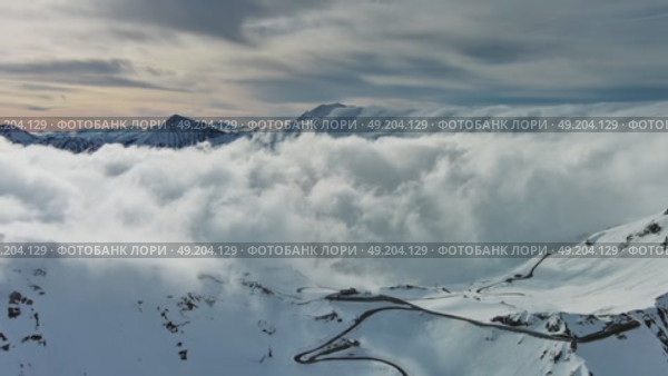 Snow Alp mountain range landscape. Стоковое видео, видеограф Михаил Коханчиков / Фотобанк Лори