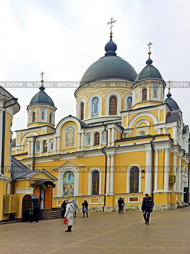 Собор Воскресения Словущего (1854-1856 гг.) . Покровский ставропигиальный женский монастырь у Покровской Заставы в Москве. Редакционное фото, фотограф stargal / Фотобанк Лори