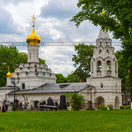 Соборный храм в честь иконы Богородицы, именуемой Донской (Малый собор). Донской монастырь. Москва (2019 год). Редакционное фото, фотограф Александр Щепин / Фотобанк Лори