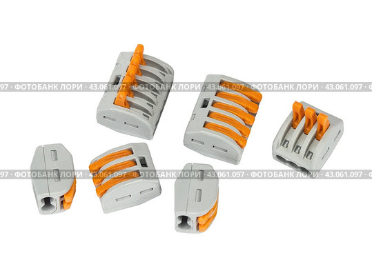 Соединители проводов без пайки на белом фоне. Push-wire connector  on white background. Стоковое фото, фотограф Татьяна Д / Фотобанк Лори