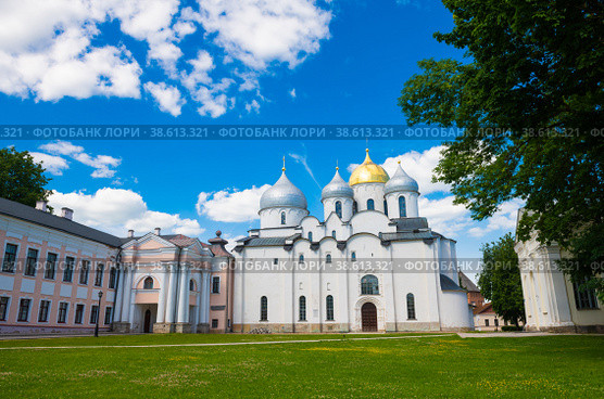 Софийский собор. Летний день. Новгородский кремль (Новгородский детинец). Великий Новгород. Россия (2022 год). Стоковое фото, фотограф E. O. / Фотобанк Лори