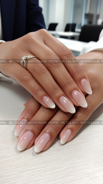 Soft Beige Summer Nails with Subtle Wave French Tips Minimalist Neutral Manicure. Мягкие бежевые летние ногти с тонкой волной на французских кончиках Минималистичный нейтральный маникюр. Стоковое AI-изображение, AI-художник Katsiaryna Repich / Фотобанк Лори