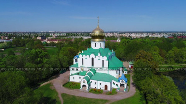 Солнечный день у Федоровского собора. Царское Село (аэросъемка) (2018 год). Стоковое видео, видеограф Виктор Карасев / Фотобанк Лори