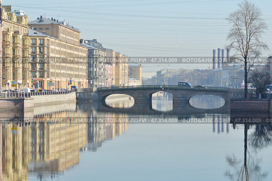 Солнечный Санкт-Петербург. Река Фонтанка (2019 год). Стоковое фото, фотограф Александр Алексеев / Фотобанк Лори