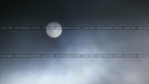 Солнце за облаками. Стоковое видео, видеограф Андрей Ежов / Фотобанк Лори
