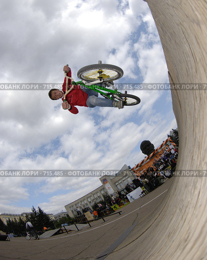 Соревнования по Bmx (2008 год). Редакционное фото, фотограф Александр Подшивалов / Фотобанк Лори