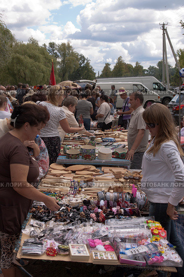 Сорочинская ярмарка. Сувенирный ряд (2012 год). Редакционное фото, фотограф Олег Голиков / Фотобанк Лори