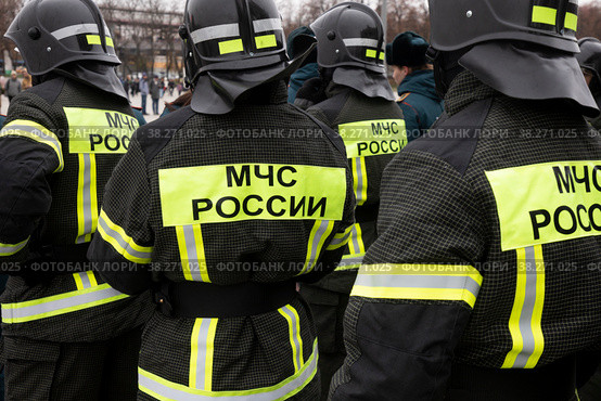 Сотрудники МЧС России во время построения в городе Москве, Россия (2022 год). Редакционное фото, фотограф Николай Винокуров / Фотобанк Лори