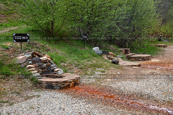 Source of mineral water. Стоковое фото, фотограф Юлия Бабкина / Фотобанк Лори
