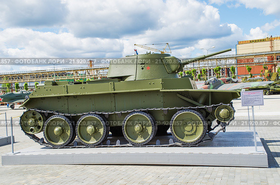 Советский танк БТ-7, Музей военной техники, Верхняя Пышма (2015 год). Редакционное фото, фотограф Сергей Завьялов / Фотобанк Лори