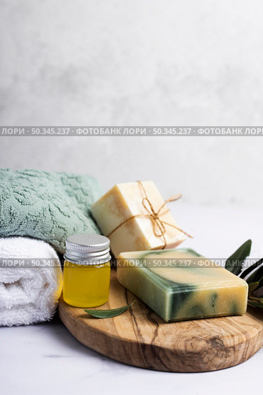 spa set scented soap with towels beside. Стоковое фото, агентство Ingram Publishing / Фотобанк Лори