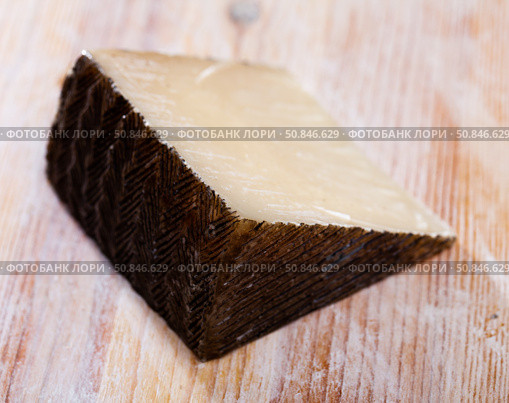 Spanish tasty sheep cheese Manchego on wooden surface. Стоковое фото, фотограф Яков Филимонов / Фотобанк Лори