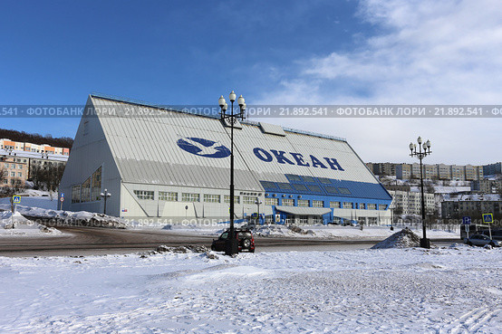 Спортивно-оздоровительный комплекс «Океан» в ЗАТО города Вилючинск Камчатского края зимой (2016 год). Редакционное фото, фотограф Алексей Гусев / Фотобанк Лори