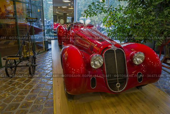 Спортивный ретроавтомобиль Alfa Romeo ("Альфа Ромео") 8C2900B в музее техники Вадима Задорожного (2020 год). Редакционное фото, фотограф Виктор Карасев / Фотобанк Лори