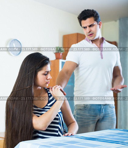 Spouses trying to put things right. Стоковое фото, фотограф Яков Филимонов / Фотобанк Лори