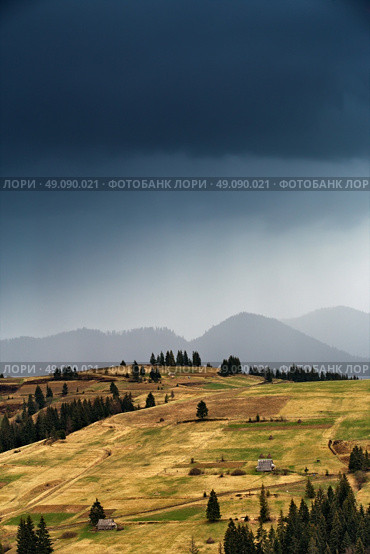 Spring rain in mountains. Thunder and clouds. Стоковое фото, агентство Ingram Publishing / Фотобанк Лори