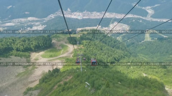 Спуск на канатке на Красной поляне (2023 год). Редакционное видео, видеограф Сергей Татаринцев / Фотобанк Лори